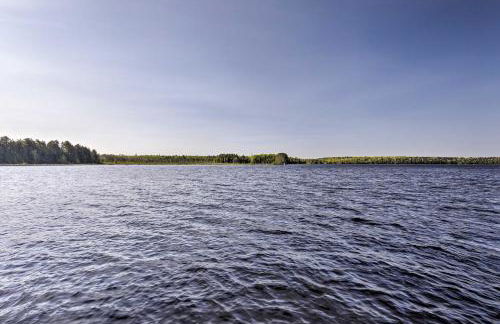 Cozy Dam Lake Escape with Dock, Yard and Water Access! - Foto 33