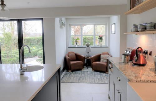 Modernised seven bedroom country house and garden with hot tub - Foto 9