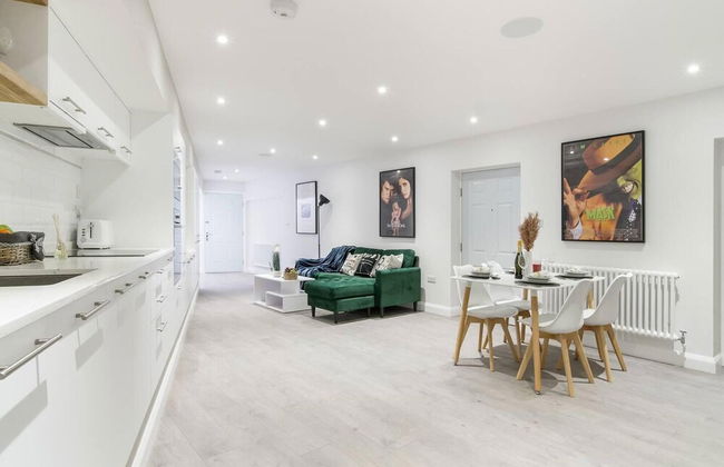 Livestay - 2 Bed Hollywood Movie Themed Apt - Foto 25