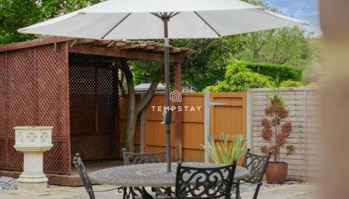 Spacious 5 bed Sunninghill with driveway parking - By Tempstay - Foto 4