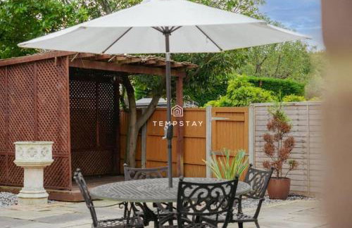 Spacious 5 bed Sunninghill with driveway parking - By Tempstay - Foto 4