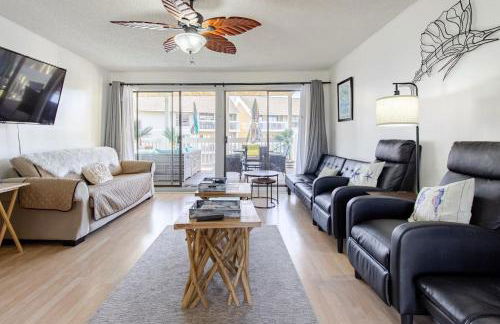 Boathouse Condo, Downtown Destin Harbor, Private Beach Access, Waterfront, on Golf course, Water Taxi pickup - Photo 16