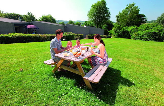 Well-kept Bungalow With Fireplace Near Valkenburg - Photo 23