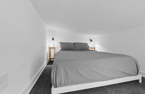 Spacious and Bright with Deck Walkable to 6th St - Foto 10