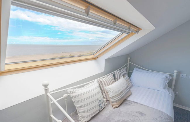 Stunning Beach House On the Beach - Foto 29