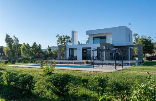 Villa & Stone House with Pool, 10 Mins to Skala Eressos Beach - Foto 2