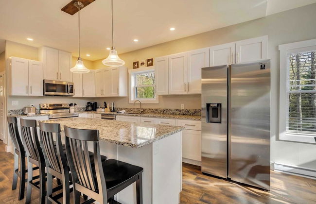 Bear Creek Bliss by Avantstay Sleeps 16 + Game Room, Deck, Fire Pit! - Foto 24