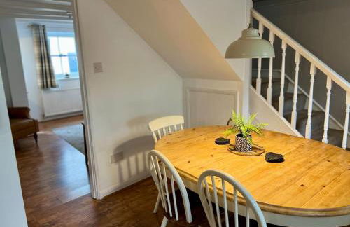 Fantastic Value Beautiful Cottage Close to the Sea Great Interior and Space - Photo 4