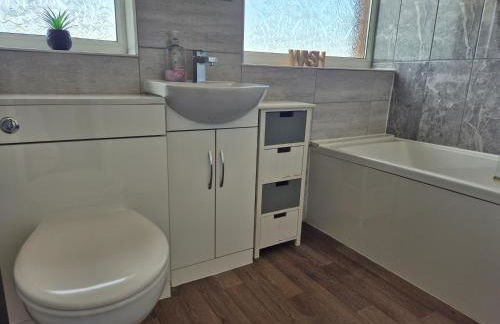 Entire House - Cheshire Oaks/Ellesmere Port - Foto 13