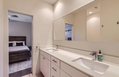 Off the hook in Austin with Chic 2BR Retreat plus Firepit - Foto 21
