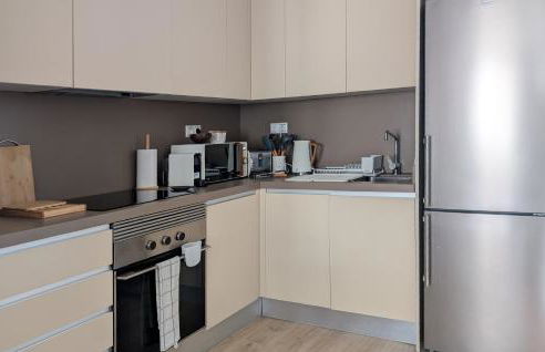 New Studio w Balcony AC Fast Wi-Fi 50inch TV - Photo 14