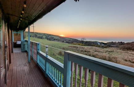 Enlli Fach cabin sleep's 2 adults and 2 children 2 dogs welcome not suitable for contract workers due to parking height restrictions - Photo 60