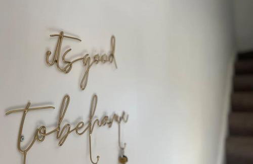 Artistic, Bright & Spacious 3 Bedroom Home - Foto 11