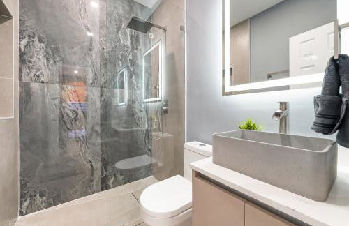 Le Femme Paradise - Htd Pool, Mini Golf, 5 Bedrooms, Jacuzzi, Game Room, BBQ,Pickleball - Photo 18