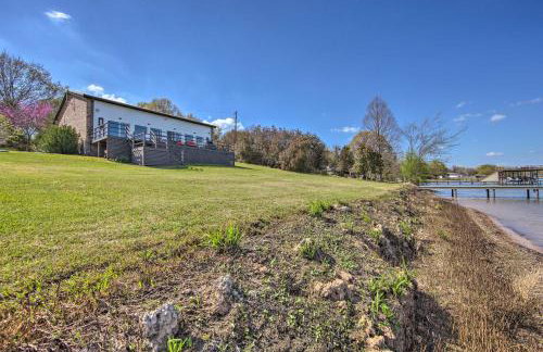 Modern Cedar Creek Lake Retreat with Panoramic View! - Foto 37