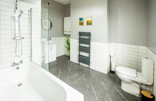 Newly Furnished Cosy 3 bed 20mins from City Center - Foto 3