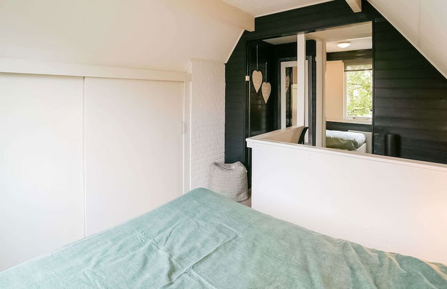 Peaceful Holiday Home in Tuitjenhorn - Photo 4