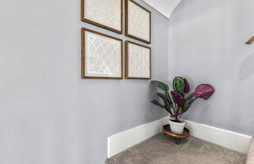 Spacious 4BR Home by Dtown Royal Oak - Photo 13