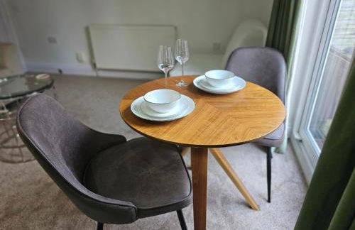 StayZen Apartments - Private Garden & Free Parking Ground Floor Central Woking - Business & Leisure - Photo 11