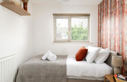 Long Stays-Sleeps 9-Parking-By FabAccommodation - Foto 10