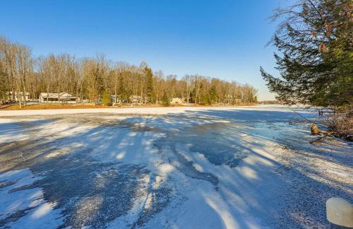 Lakefront Townsend Cabin with Fire Pit and Dock! - Foto 26