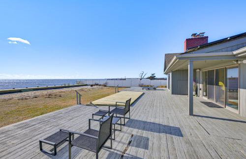 Bayfront Home in Patchogue w/ Deck & Fishing Dock - Foto 3