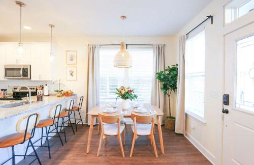 The Botanical Suite Newly Built Upscale Central - Photo 50