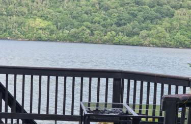 WATERSIDE 3 BED COTTAGE, HOT TUB, SAUNA, PVT BEACH - Foto 7