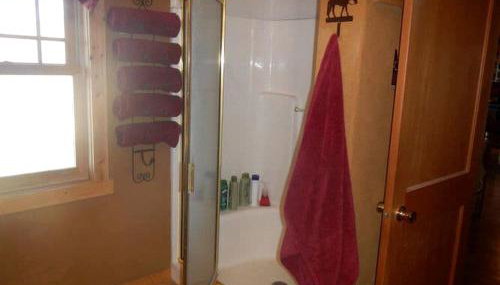 Rustic Accommodation with Breakfast near Shoshone National Forest, Wyoming - Foto 5, towels, Shower