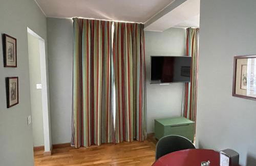 Appartement mignon calme douillet ascenseur clim étage élevé proche parking et toutes commodités au coeur du Toulon historique - Photo 5