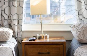 5 Bedroom 3200 Sq Ft House for Downtown Travelers - Photo 46