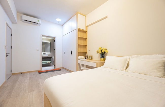 Happy Light Apartment in the Cardinal Court - Photo 2