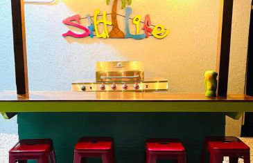 Luxury heated-pool home blocks from the beach - Foto 37