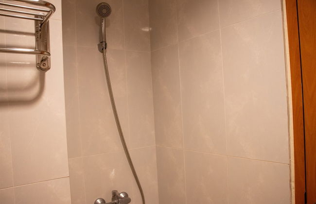 Modern And Classic 1Br At Evenciio Apartment - Foto 18