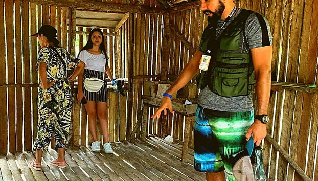 Escutando as explicações do guia