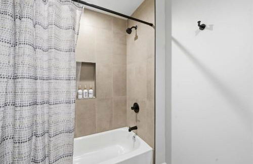 Comfy Condo - Gym Free Parking & Modern Amenities - Foto 24