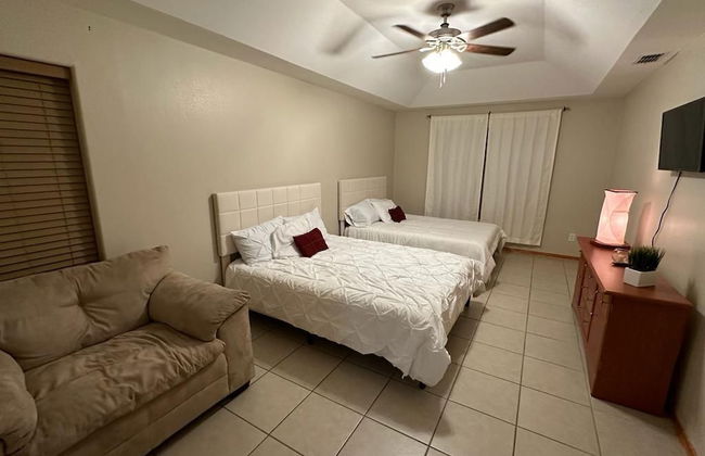 McAllen Majesty 4BR w Pool and Comfort - Foto 19