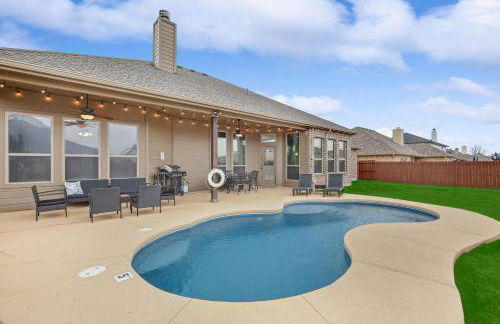 5-Bed 2-Bath with Pool & Backyard Retreat - Foto 35