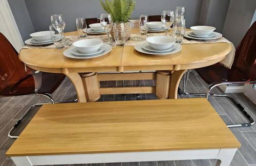 BSE Homes & Properties Ltd 4-Bedroom Home, Harlow , with Parking sleeps 6 - Foto 35