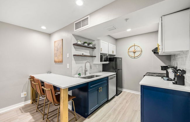 Stylish Buckhead Condo Your Urban Getaway in ATL - Foto 15