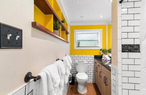 Tropical Oasis Located Near Lake With Pool and Hot Tub - Foto 9