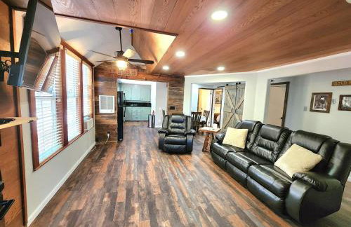 Miners Suite-Centrally Located in Shaver Lake - Photo 1