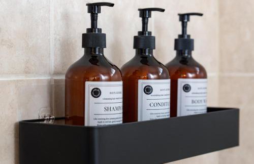 Fire Pit Getaway Shops and Dining 70in TV - Foto 28