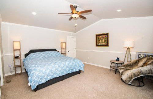 Serene Four Bedroom Lakefront Home - Foto 27