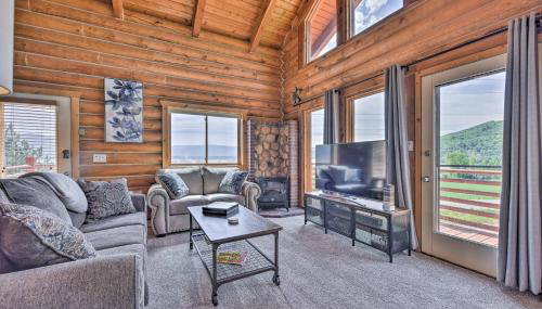 Spacious Hilltop Cabin with Deck and Scenic Views! - Foto 4