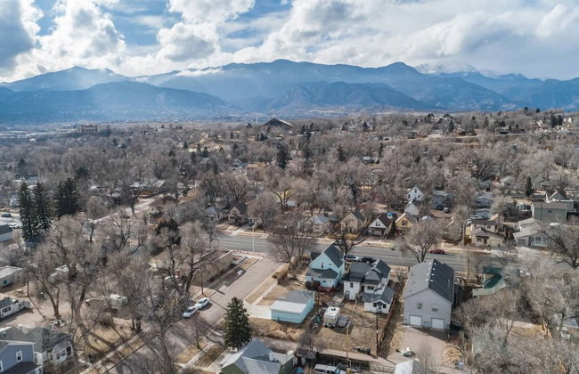 Pet-friendly 4 BR Family Stay Near Downtown - Foto 43