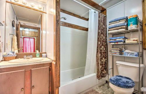 Unique Creekside Escape - Enjoy On-Site Goats! - Foto 26