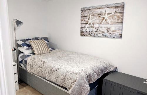 2 Bed House - Sleeps 6 - Parking - Wifi - Photo 9