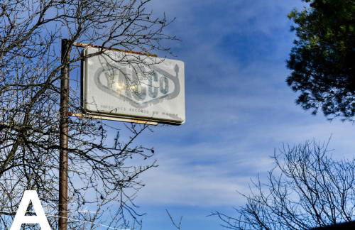 le Hangar YACCO & Tiny House - garage automobiles revisité - Photo 2