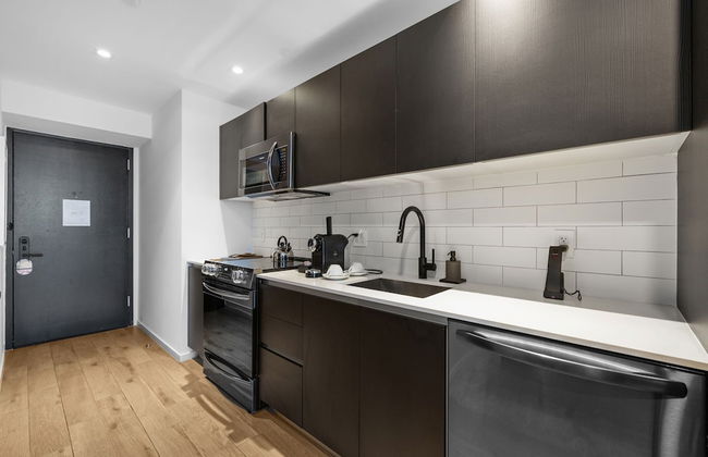 Luxury Studio Panoramic Outlook - Photo 7